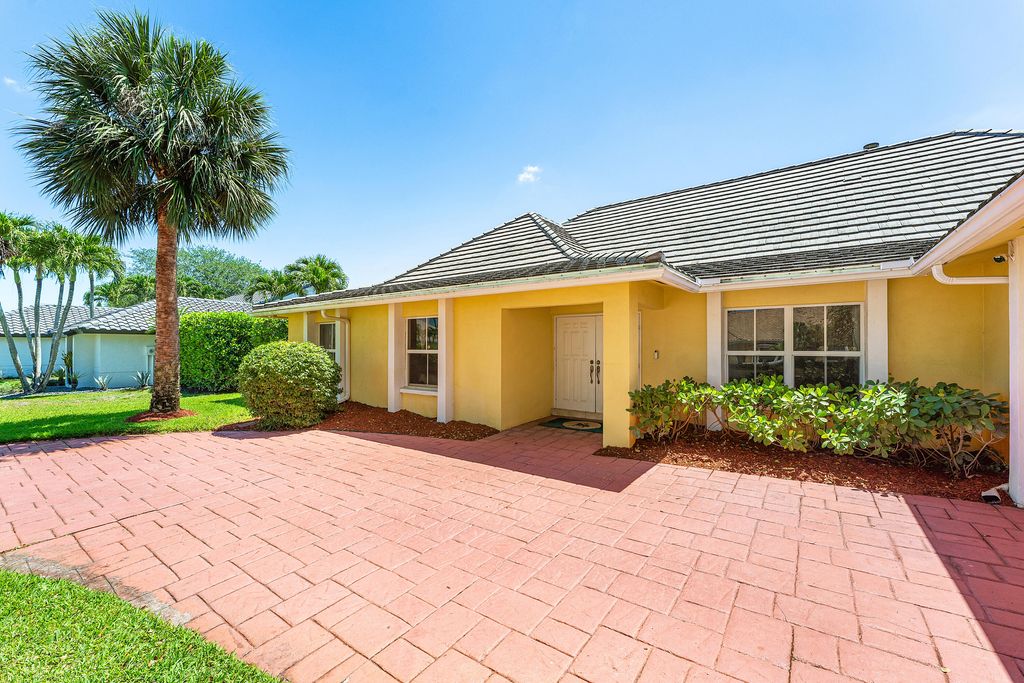 Photo of 2099 Greenview Cove Drive, Wellington, FL 33414 (MLS # B26011341)