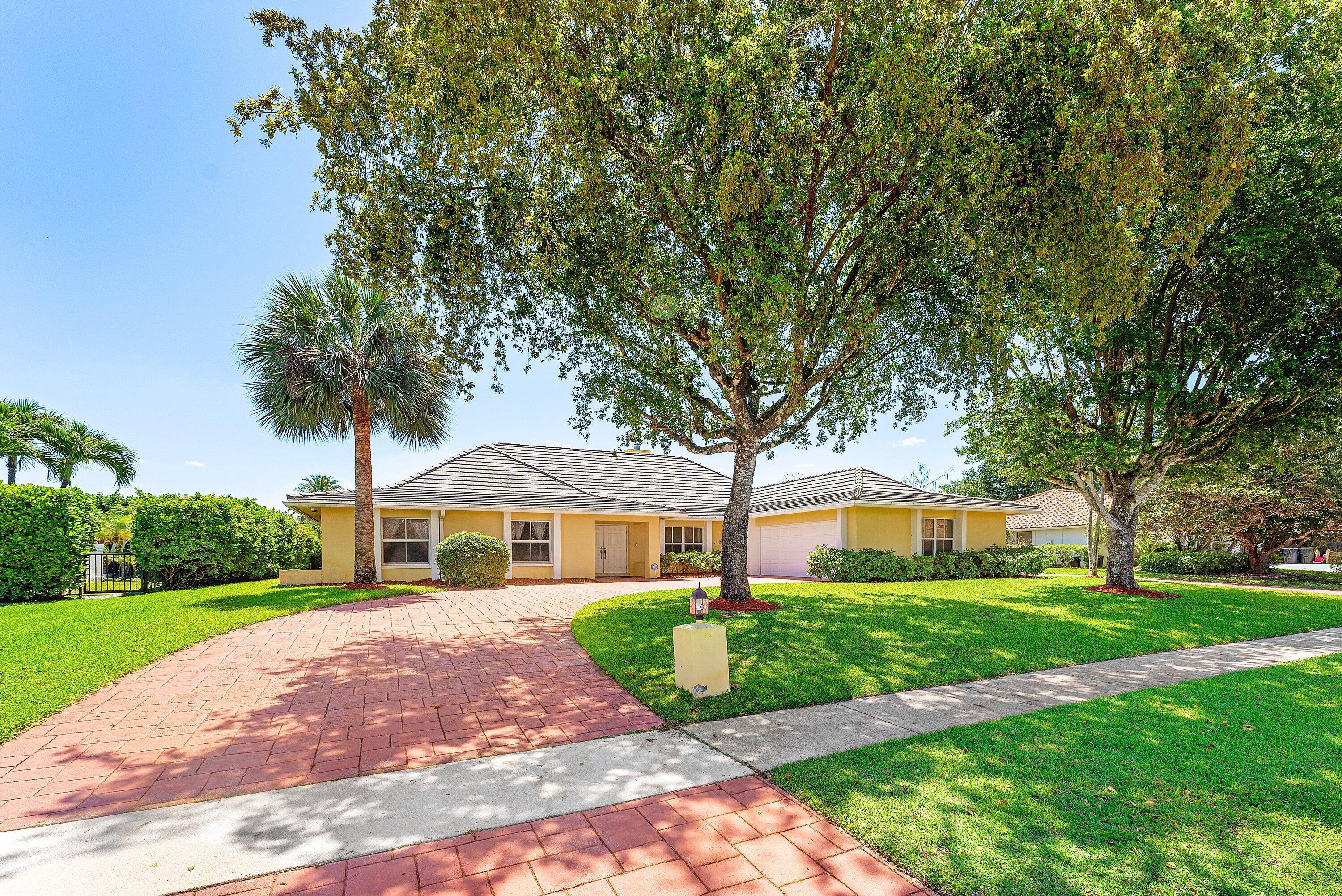 2099 Greenview Cove Drive