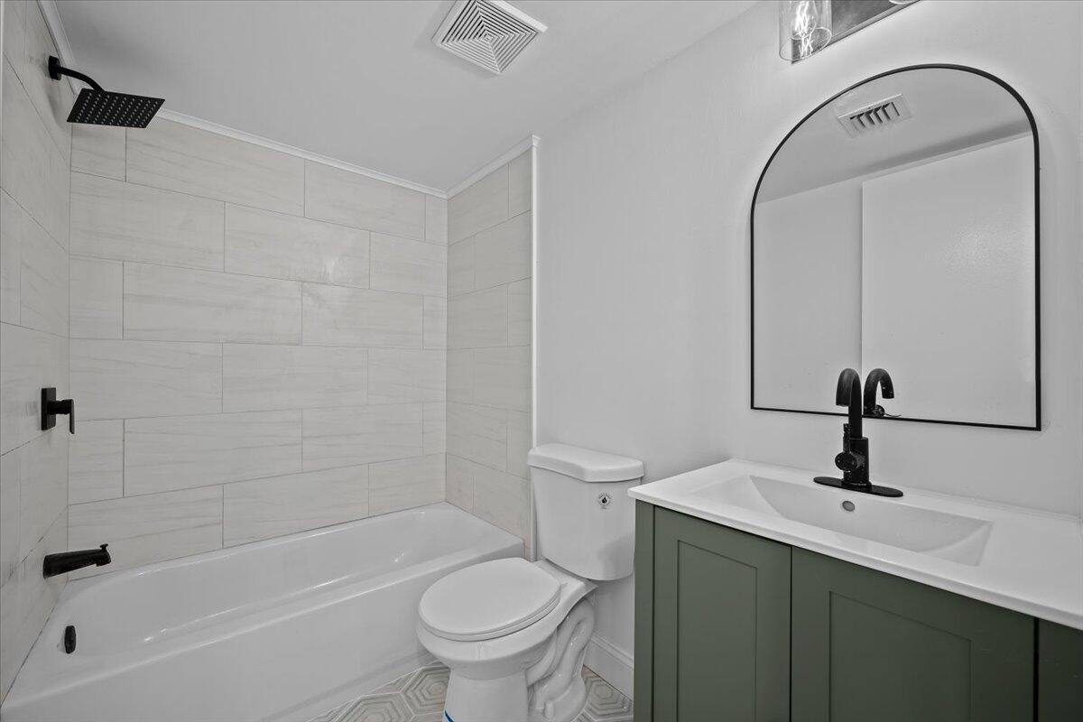 PINEWOOD CONDOS - Residential