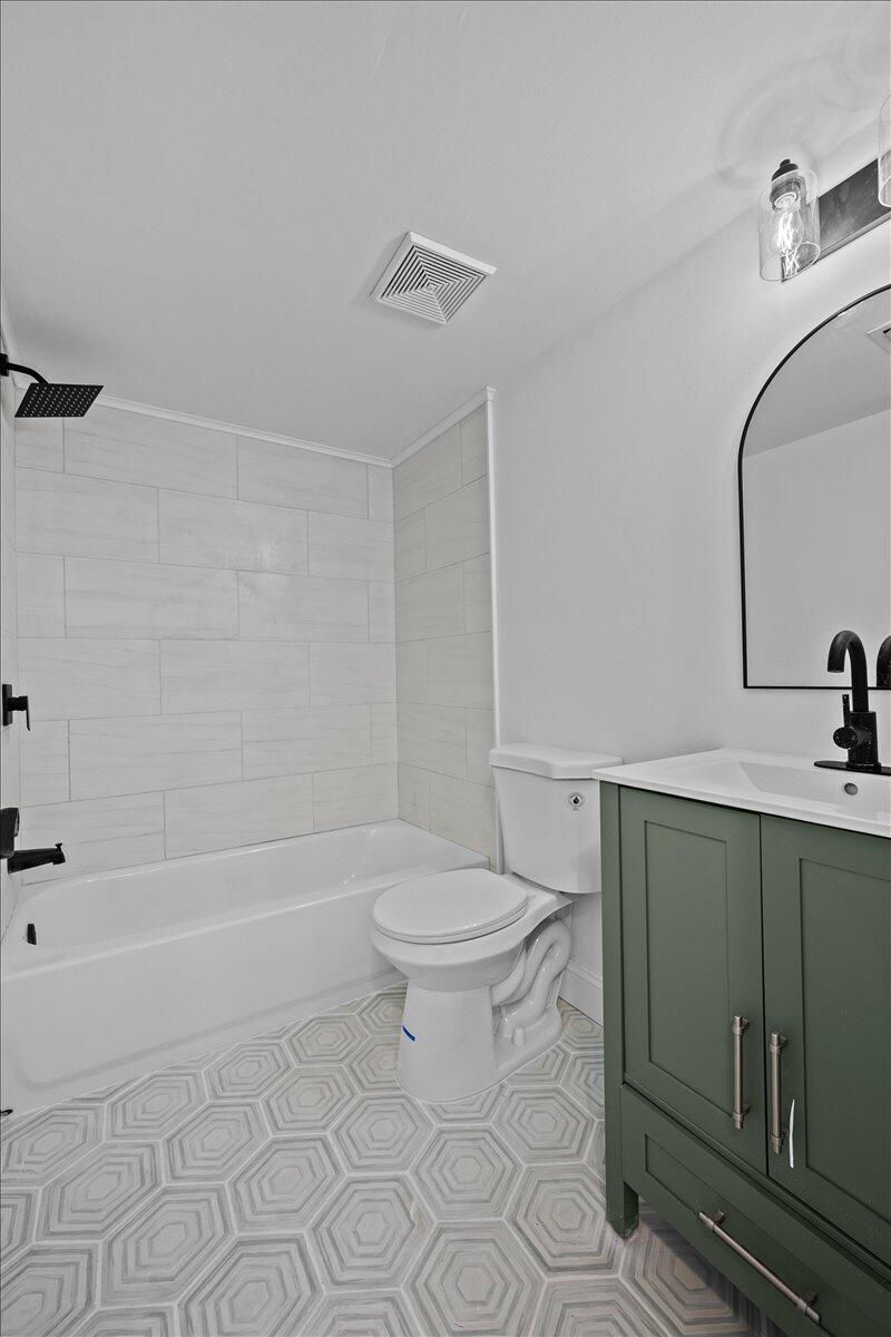 PINEWOOD CONDOS - Residential