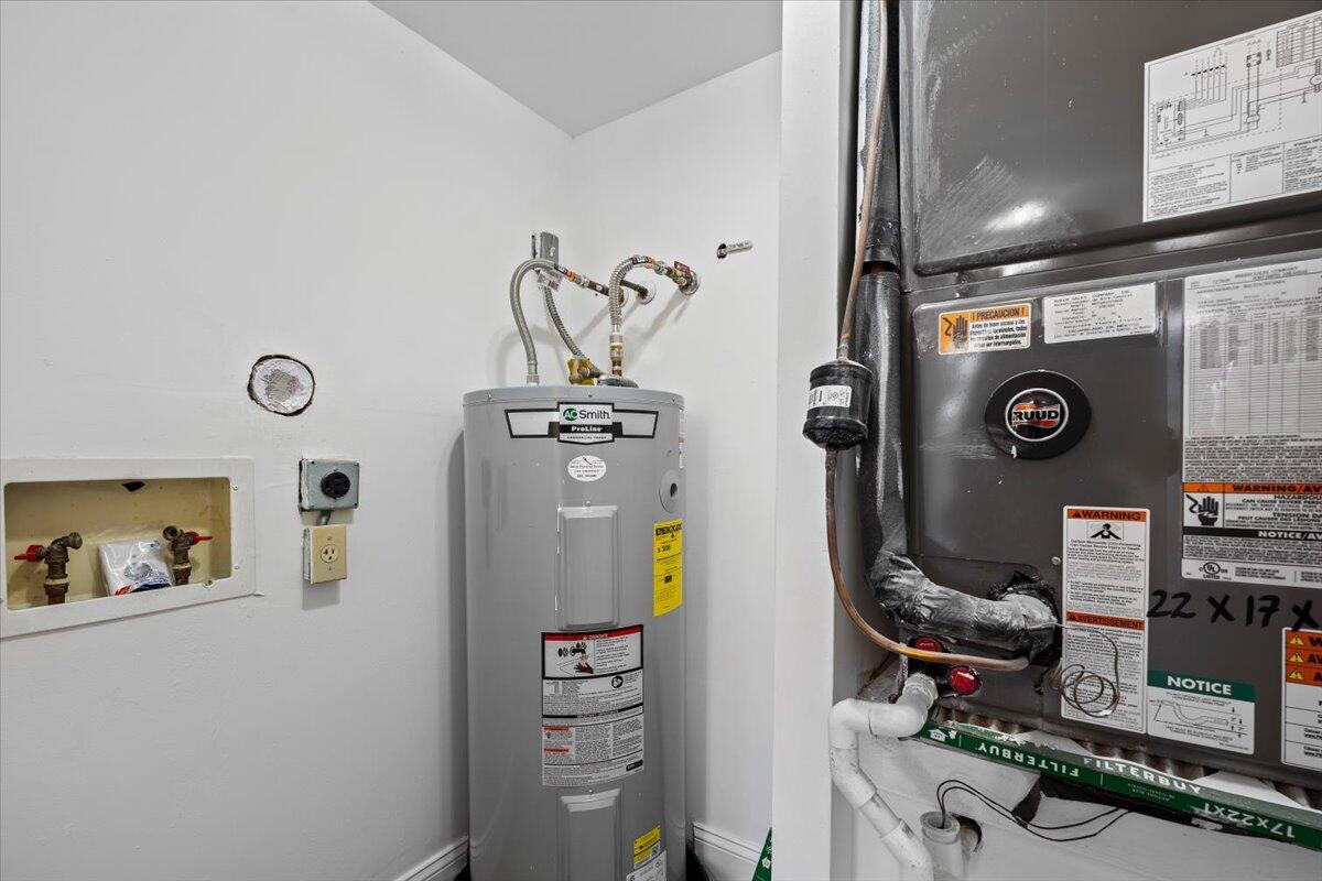 PINEWOOD CONDOS - Residential