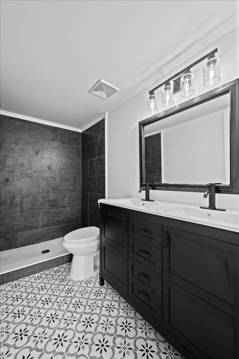 PINEWOOD CONDOS - Residential