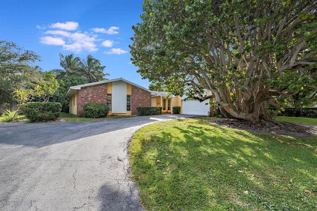 Photo of 540 Overlook Drive, North Palm Beach, FL 33408 (MLS # R10758240)