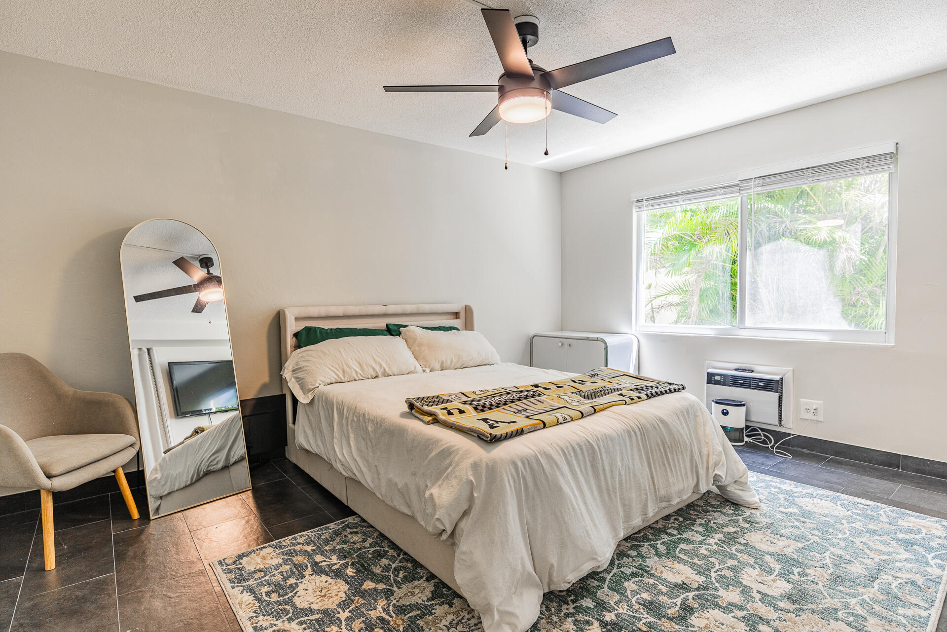 HAMPTON EAST CONDO - Residential