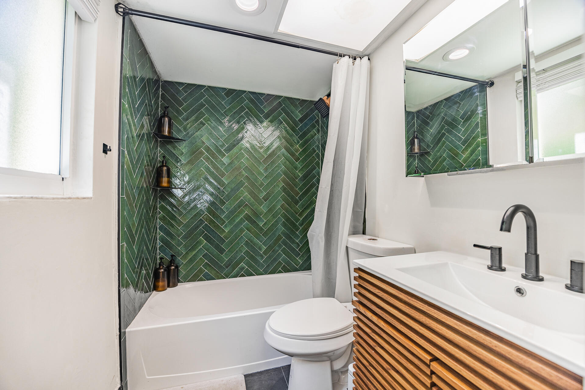 HAMPTON EAST CONDO - Residential