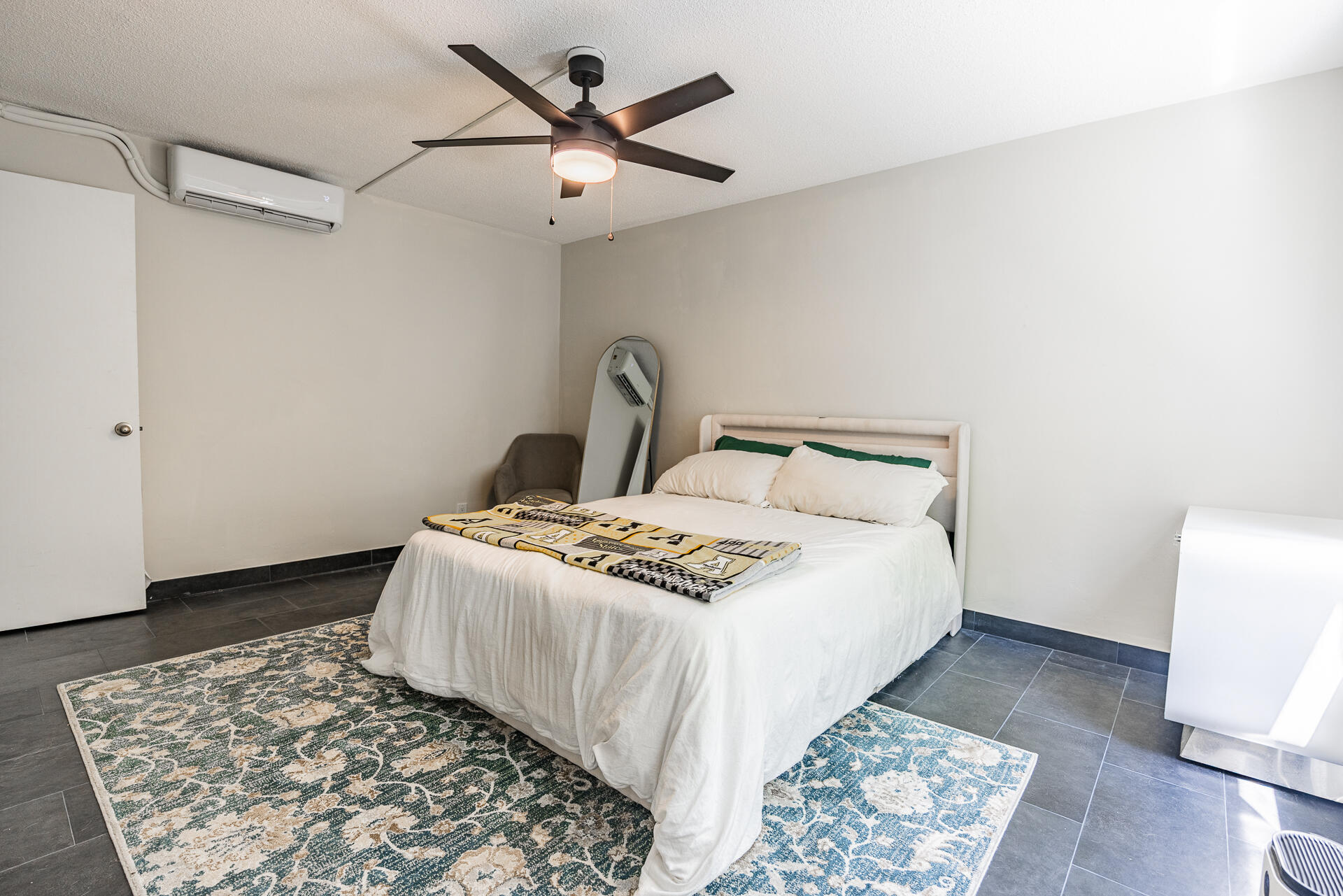 HAMPTON EAST CONDO - Residential