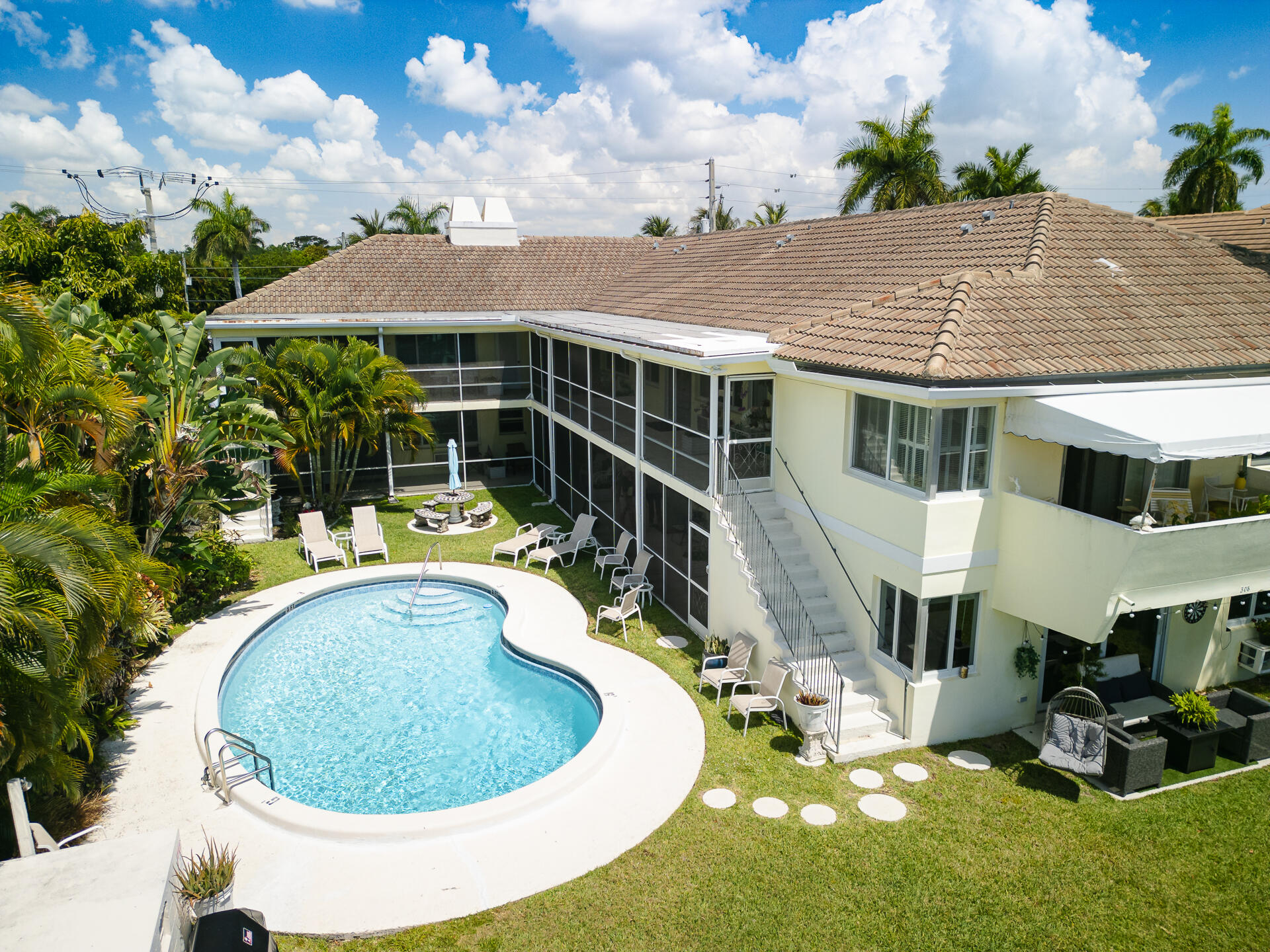 HAMPTON EAST CONDO - Residential
