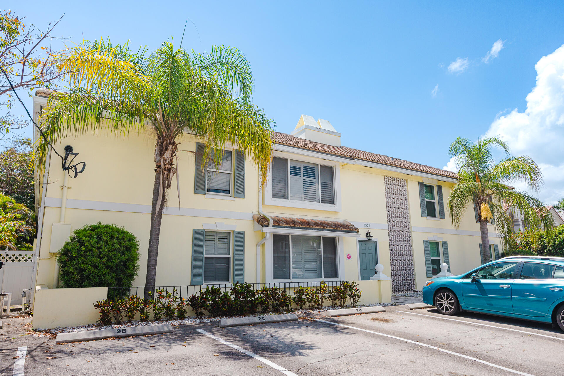 HAMPTON EAST CONDO - Residential