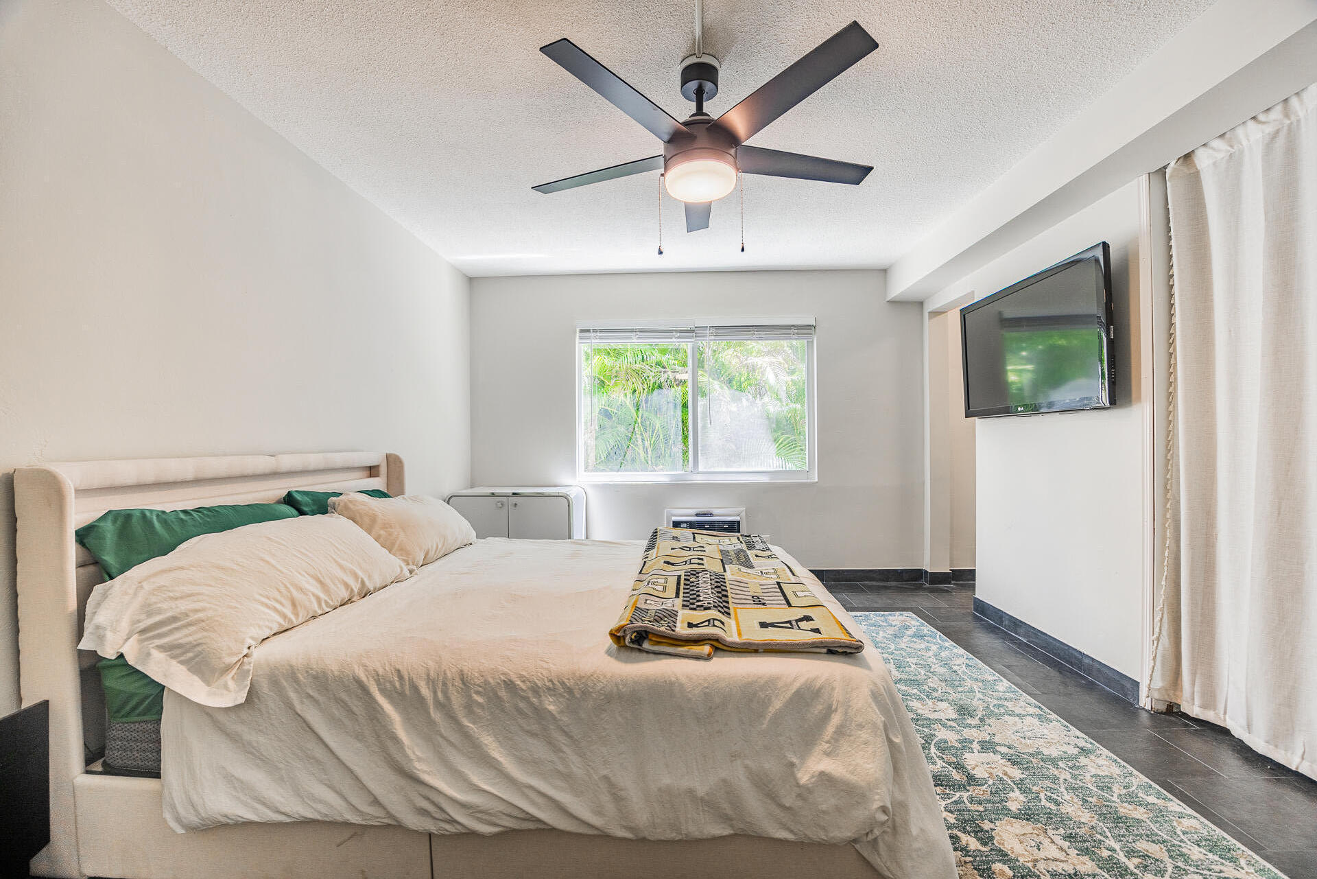 HAMPTON EAST CONDO - Residential
