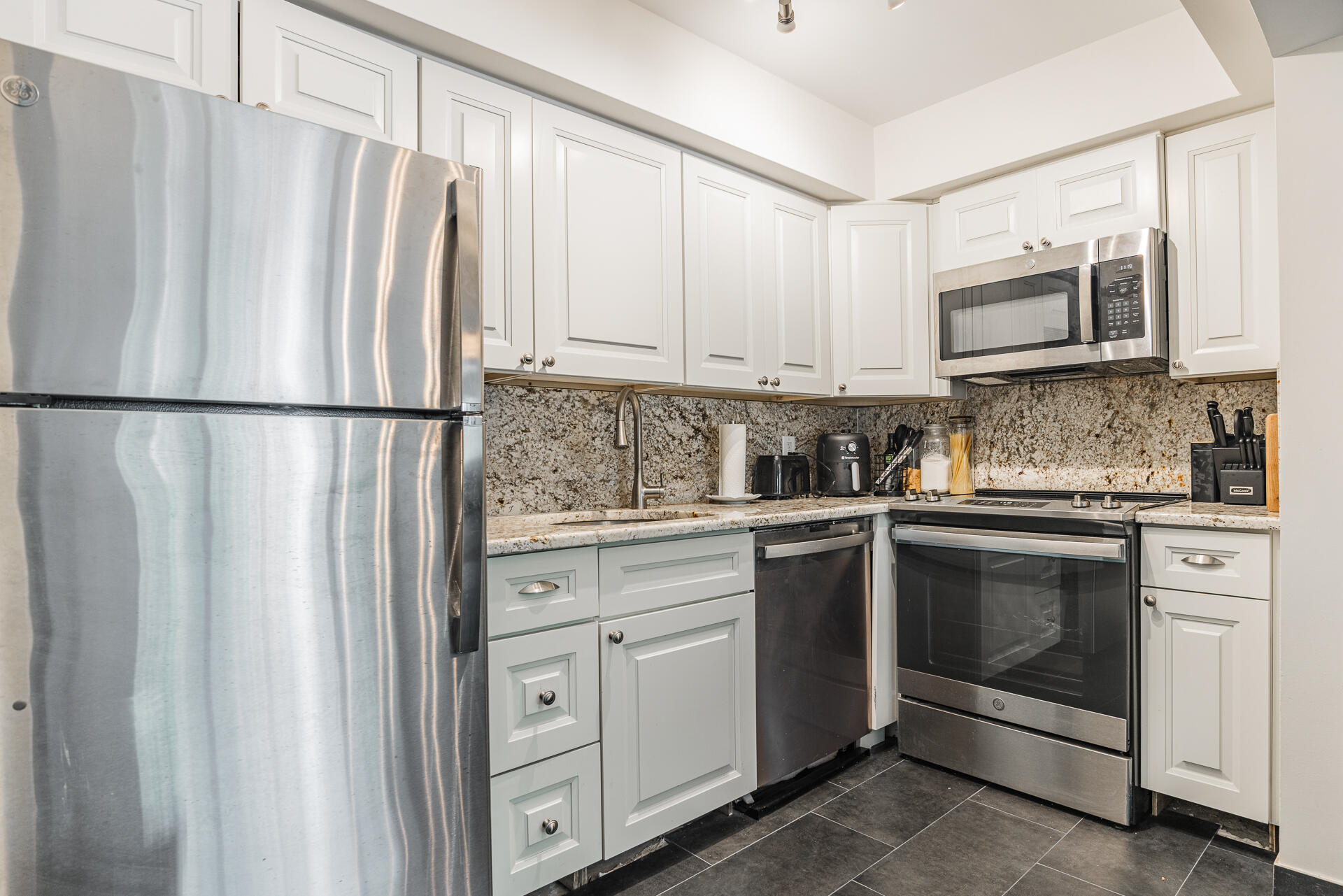 HAMPTON EAST CONDO - Residential