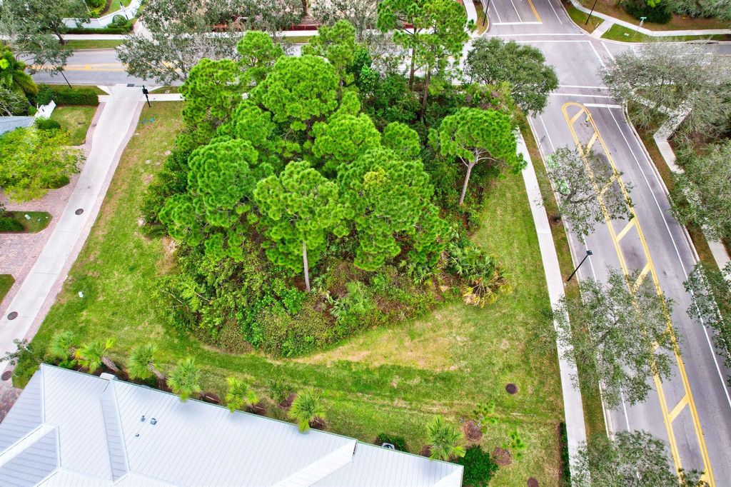 Photo of 2604 Greenway Drive, Jupiter, FL 33458 (MLS # R10953541)