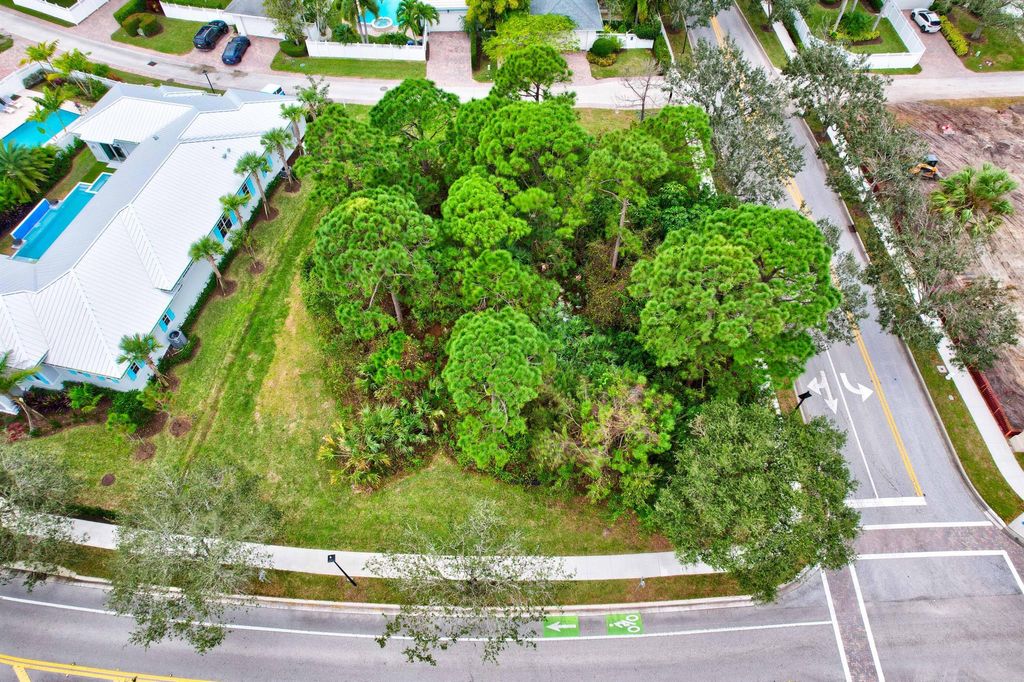 Photo of 2604 Greenway Drive, Jupiter, FL 33458 (MLS # R10953541)