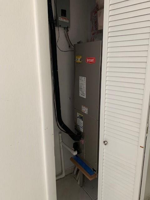 Bay White House Condo 01 - Residential Lease