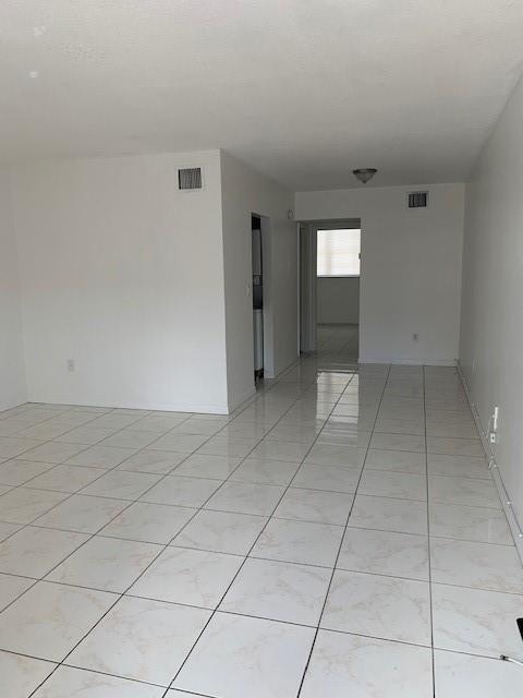 Bay White House Condo 01 - Residential Lease