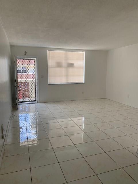 Bay White House Condo 01 - Residential Lease