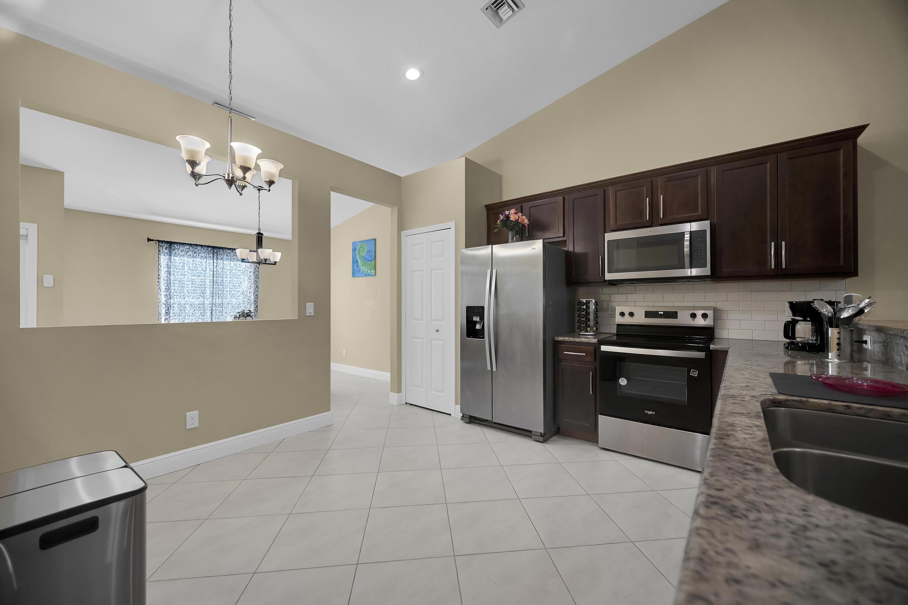 PORT ST LUCIE SECTION 15 - Residential Lease