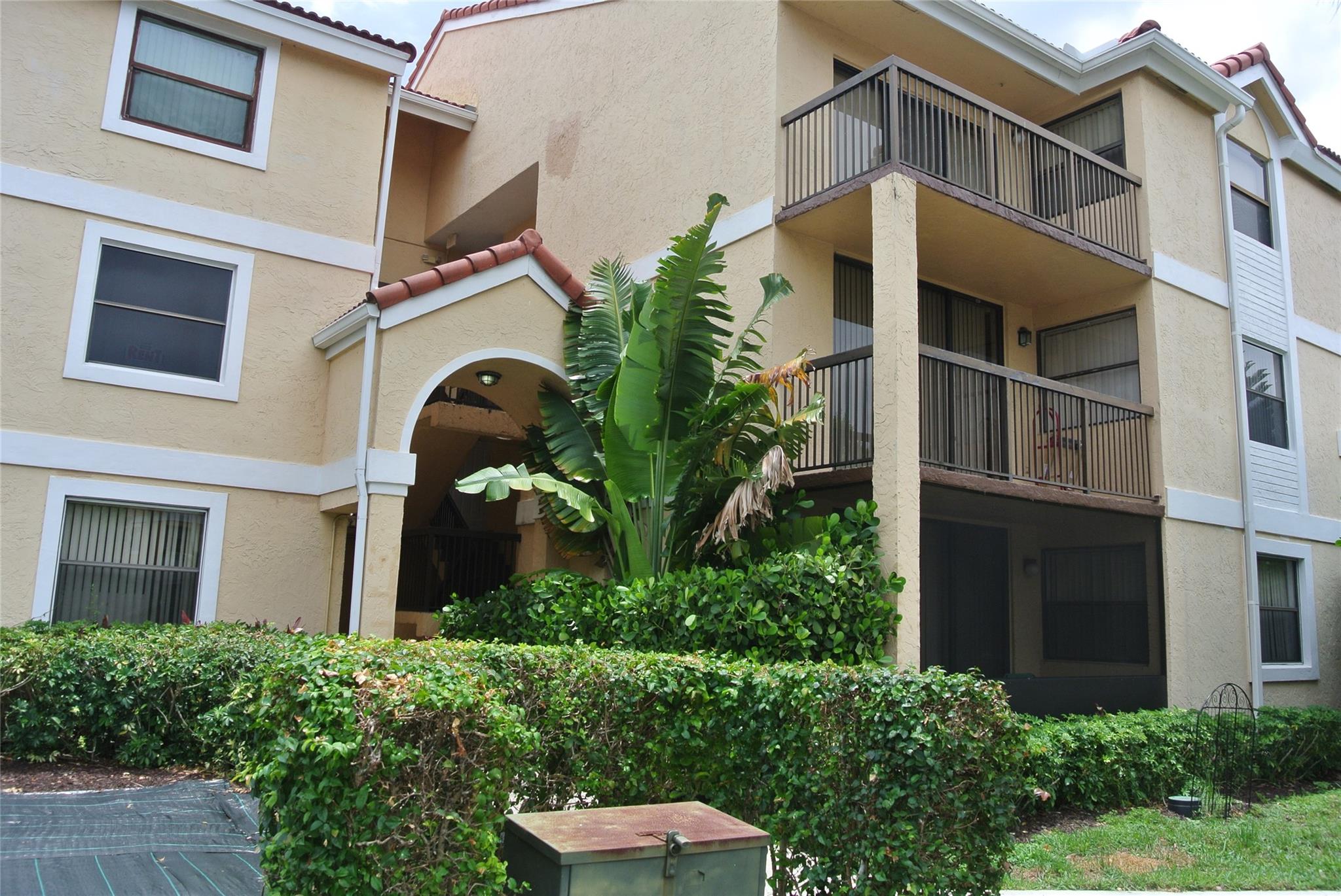 Excellent opportunity to rent this beautifully maintained Condo in Coral Springs. Tile floors throughout unit. Vaulted ceilings. Freshly painted. New Stainless steel appliances in large kitchen. Easy access to the Sawgrass expressway. Open balcony.