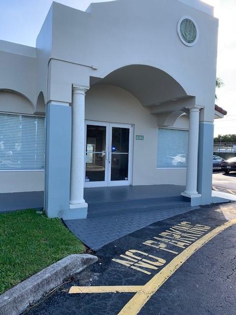 Excellent Location, great exposure heavy traffic, Medical, Church use. Centrally located close to Sawgrass and I95
EZ to show.