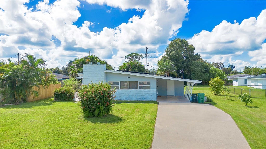 Photo of 618 Willows Avenue, Port Saint Lucie, FL 34952 (MLS # F10463623)