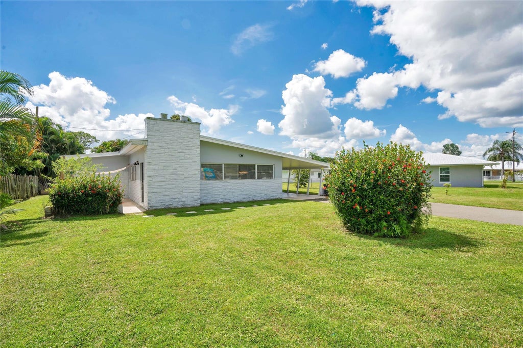 Photo of 618 Willows Avenue, Port Saint Lucie, FL 34952 (MLS # F10463623)