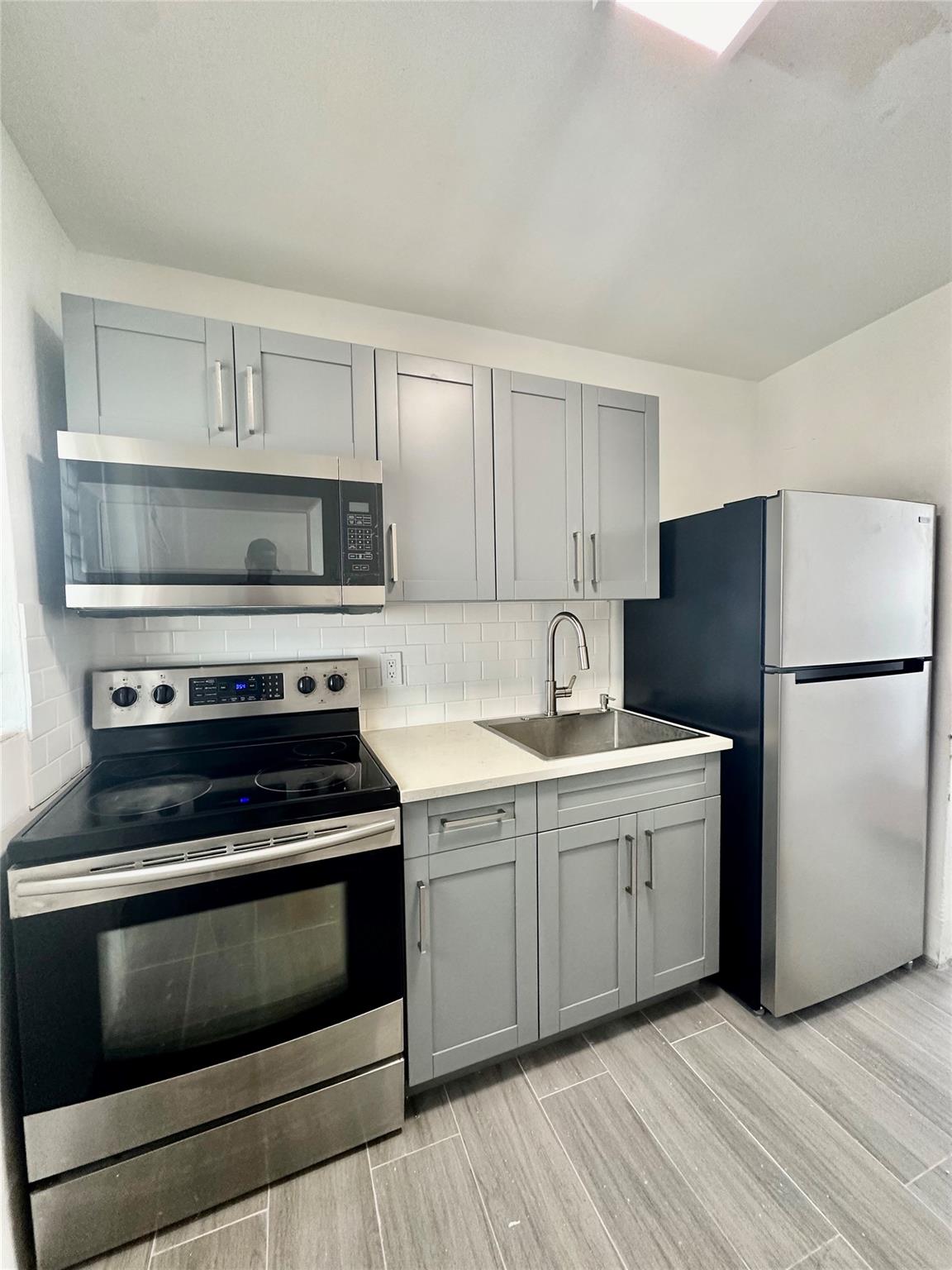 701 NW 15th Ter 2