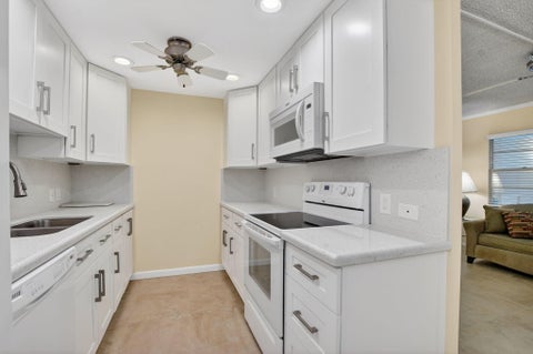 Tiny photo for 2070 Newport Q, Deerfield Beach, FL 33442 (MLS # R11159502)