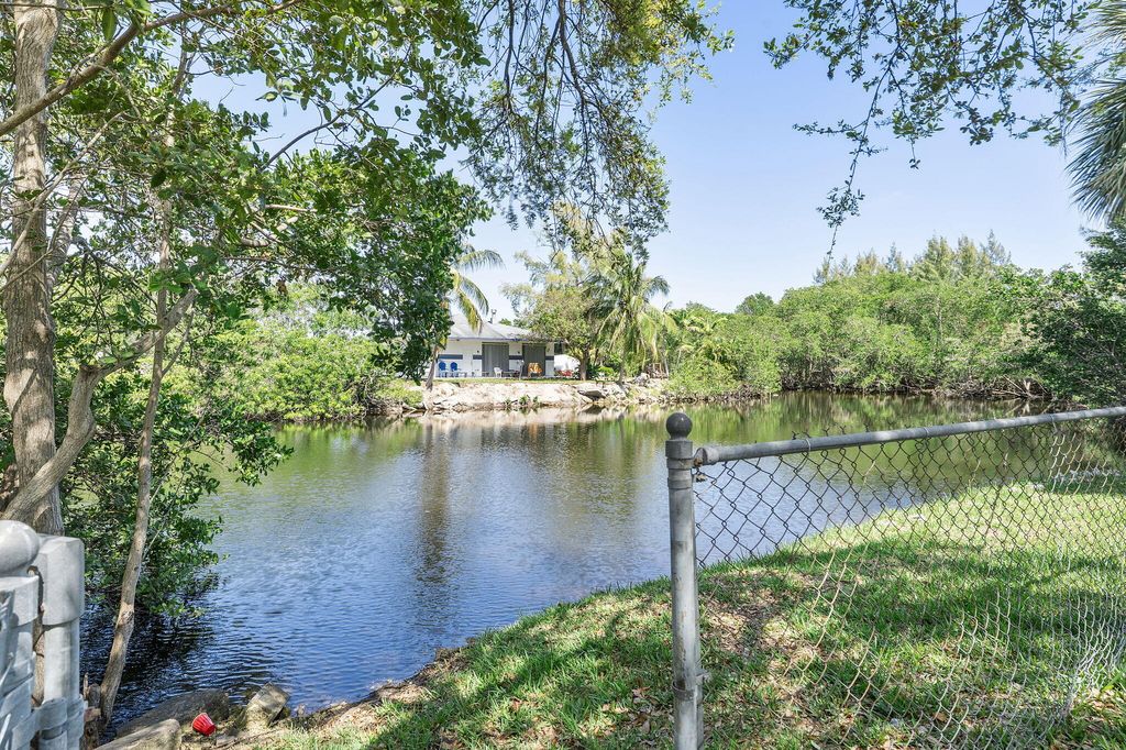 Photo of 143 NE 6th, Deerfield Beach, FL 33441 (MLS # B26000611)