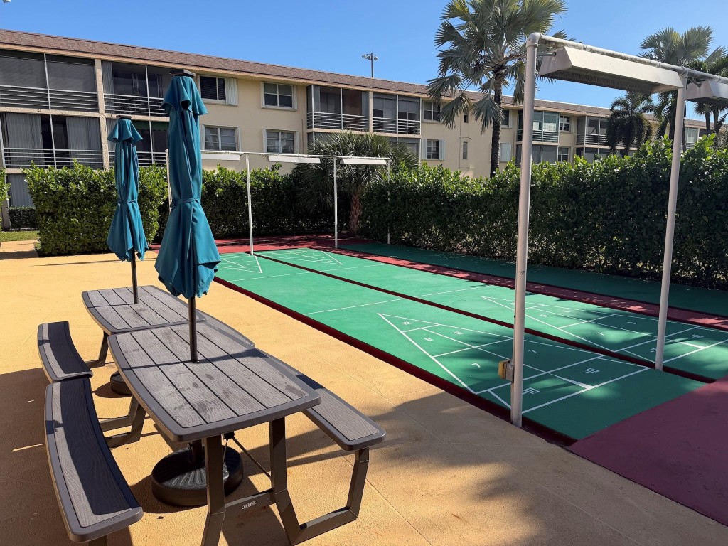 Lighthouse Point Plaza Co - Residential Lease