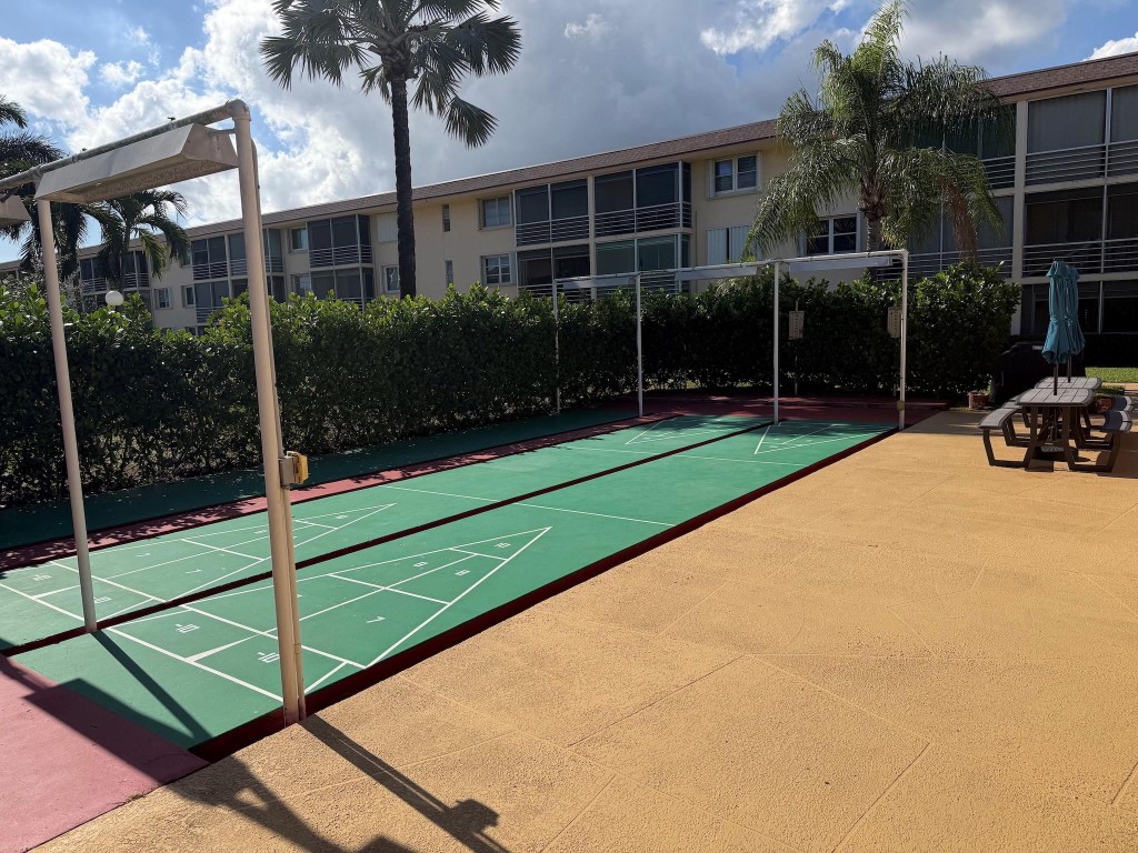 Lighthouse Point Plaza Co - Residential Lease