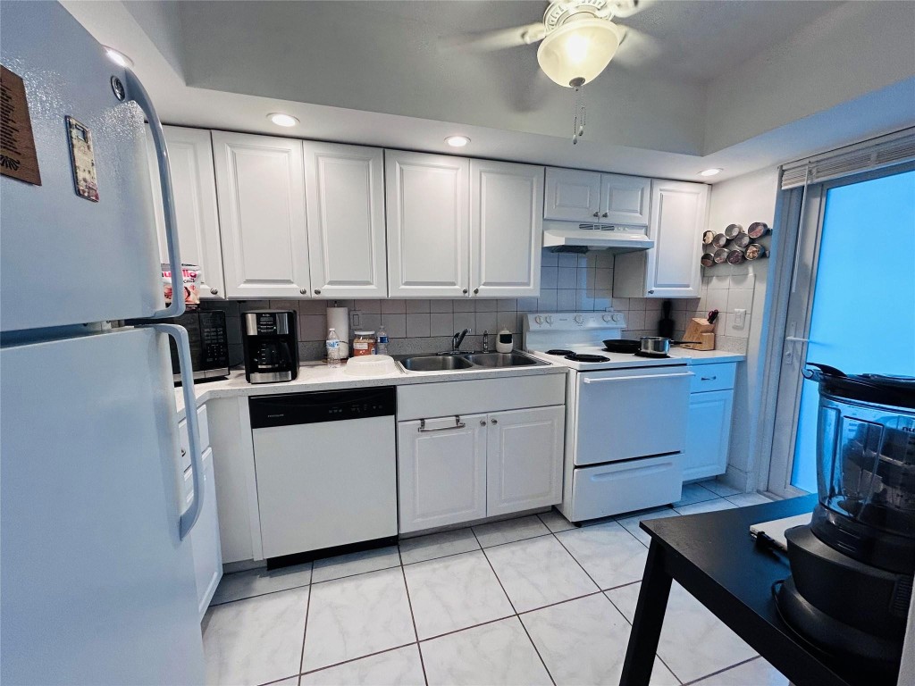 Lighthouse Point Plaza Co - Residential Lease