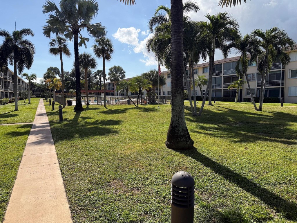 Lighthouse Point Plaza Co - Residential Lease