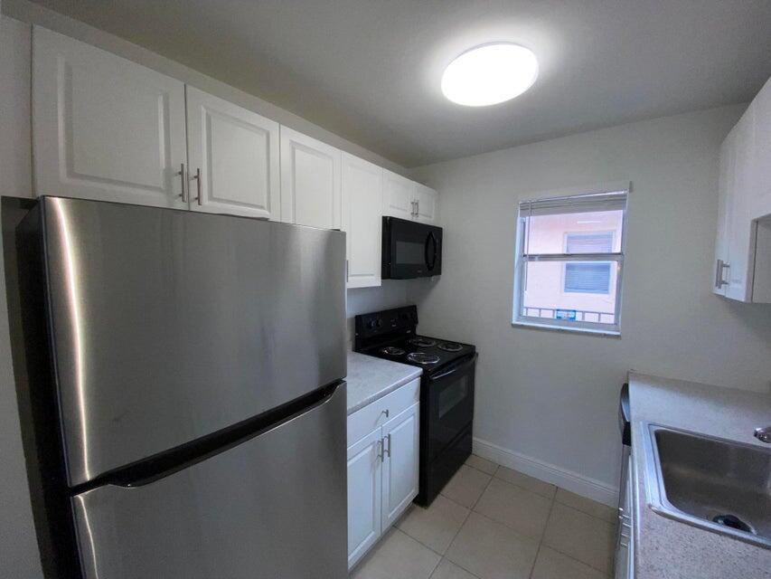 Quiet 2ND floor 2 bedroom and 2 bathroom White galley kitchen. Freshly painted, Condo offer only community shared washer/dryer. Sorry No Pets allowed in this this Community One assigned parking plus ample guest parking. Local landlord. Rent includes water, sewer, trash removal.