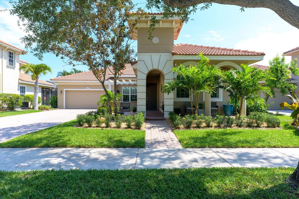 Photo of 112 Via Santa Cruz, Jupiter, FL 33458 (MLS # R10965434)