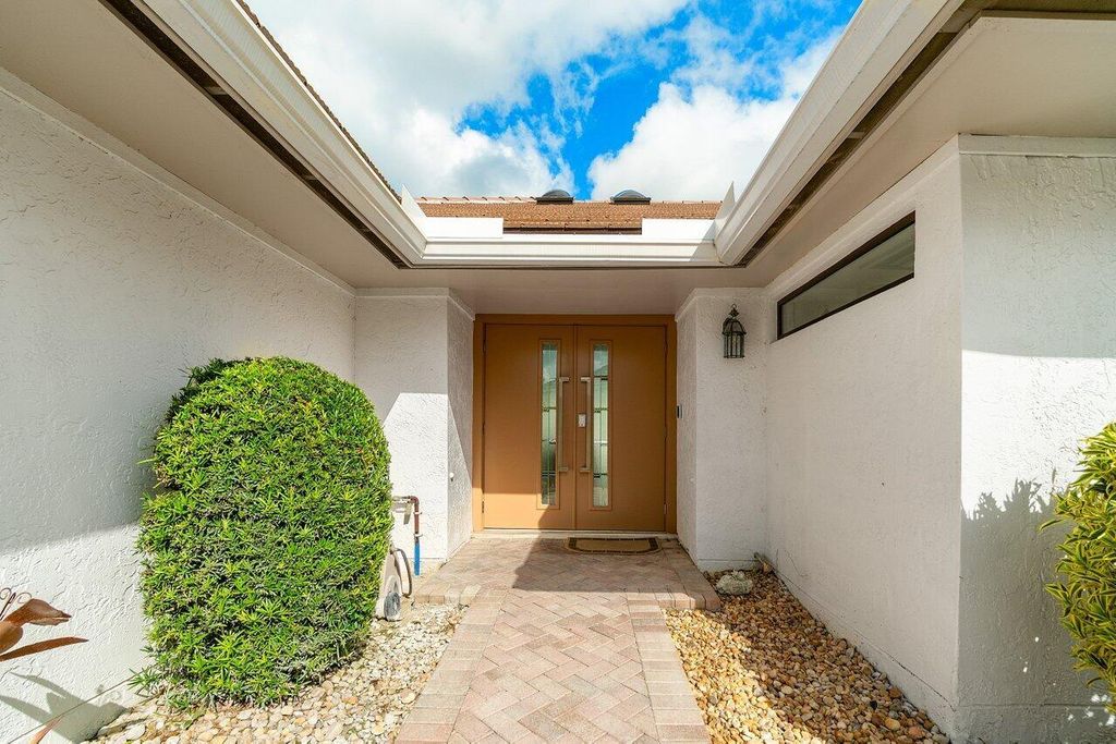 Photo of 20531 Linksview Drive, Boca Raton, FL 33434 (MLS # R11096439)