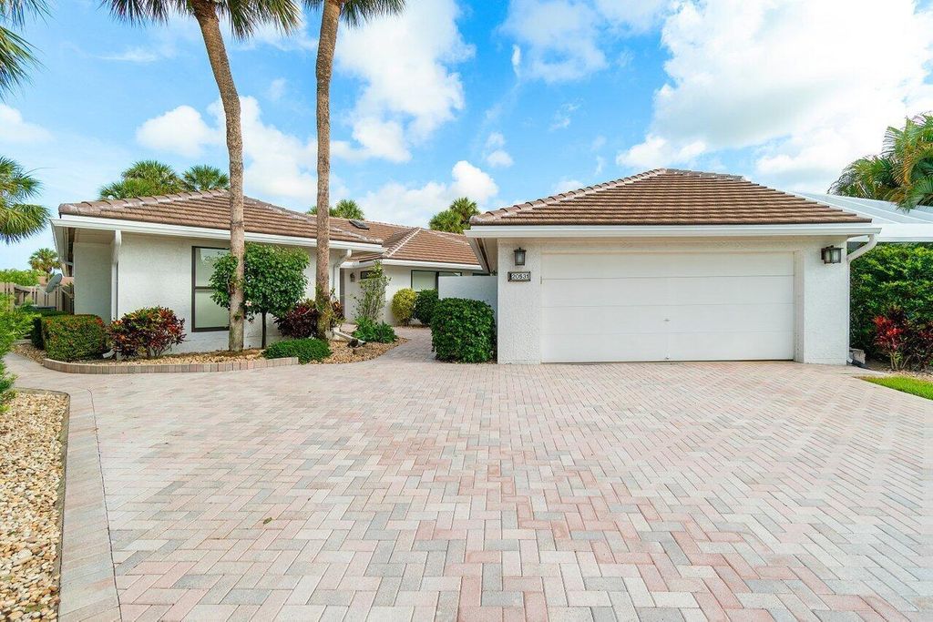 Photo of 20531 Linksview Drive, Boca Raton, FL 33434 (MLS # R11096439)