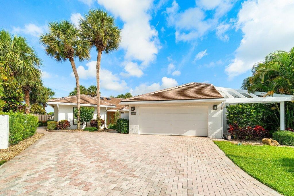 Photo of 20531 Linksview Drive, Boca Raton, FL 33434 (MLS # R11096439)