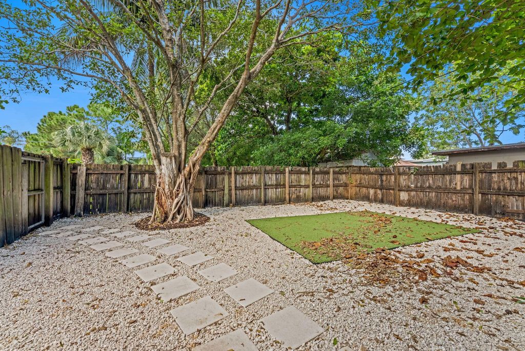 Photo of 1340 NE 1st Avenue, Fort Lauderdale, FL 33304 (MLS # B26024767)