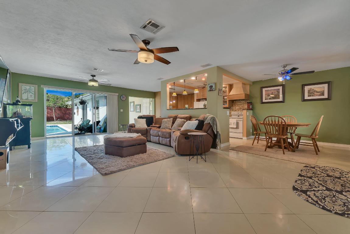 PALM BEACH NATL GOLF AND COUNTRY CLUB ESTATES 1 - Residential