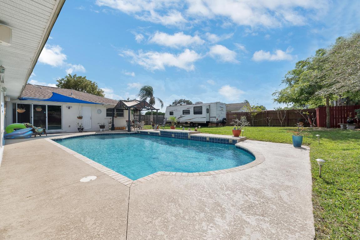 PALM BEACH NATL GOLF AND COUNTRY CLUB ESTATES 1 - Residential