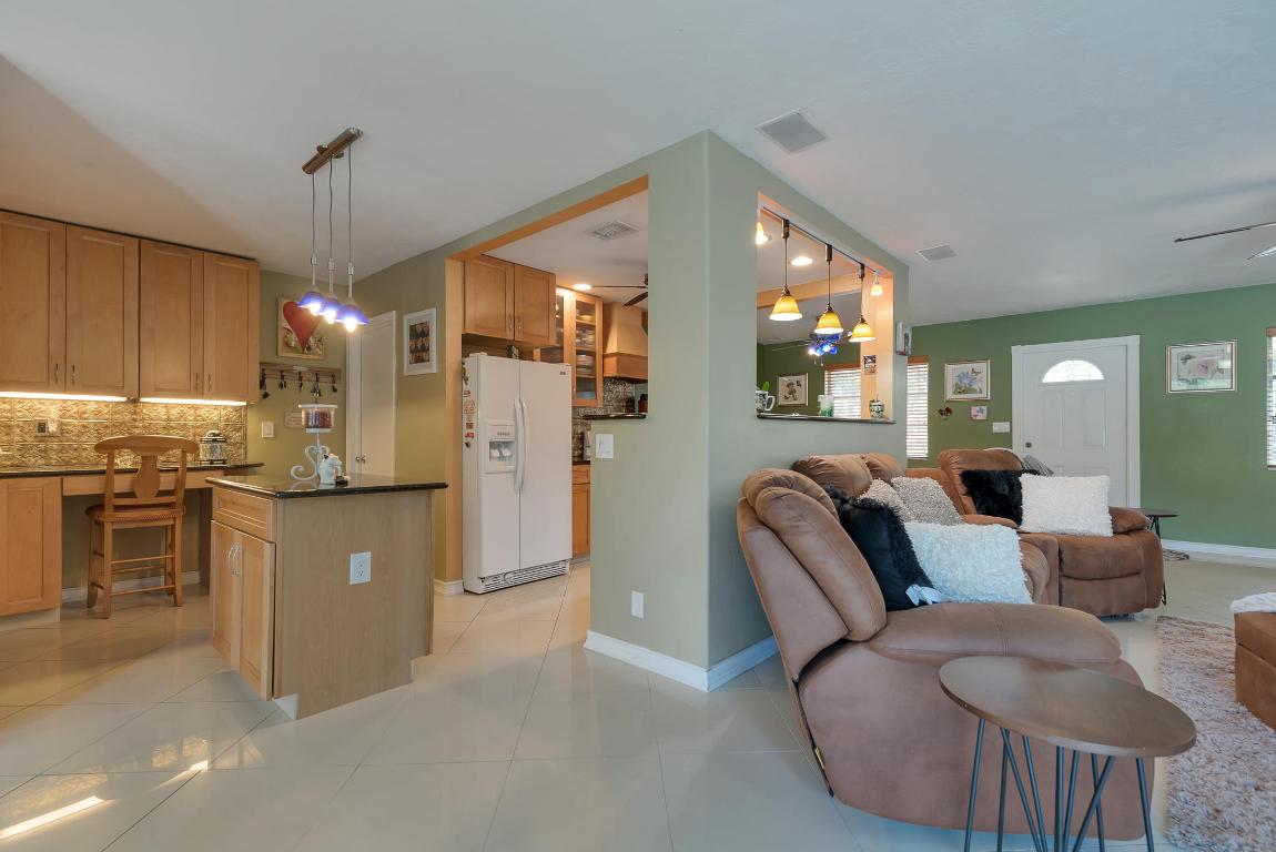 PALM BEACH NATL GOLF AND COUNTRY CLUB ESTATES 1 - Residential