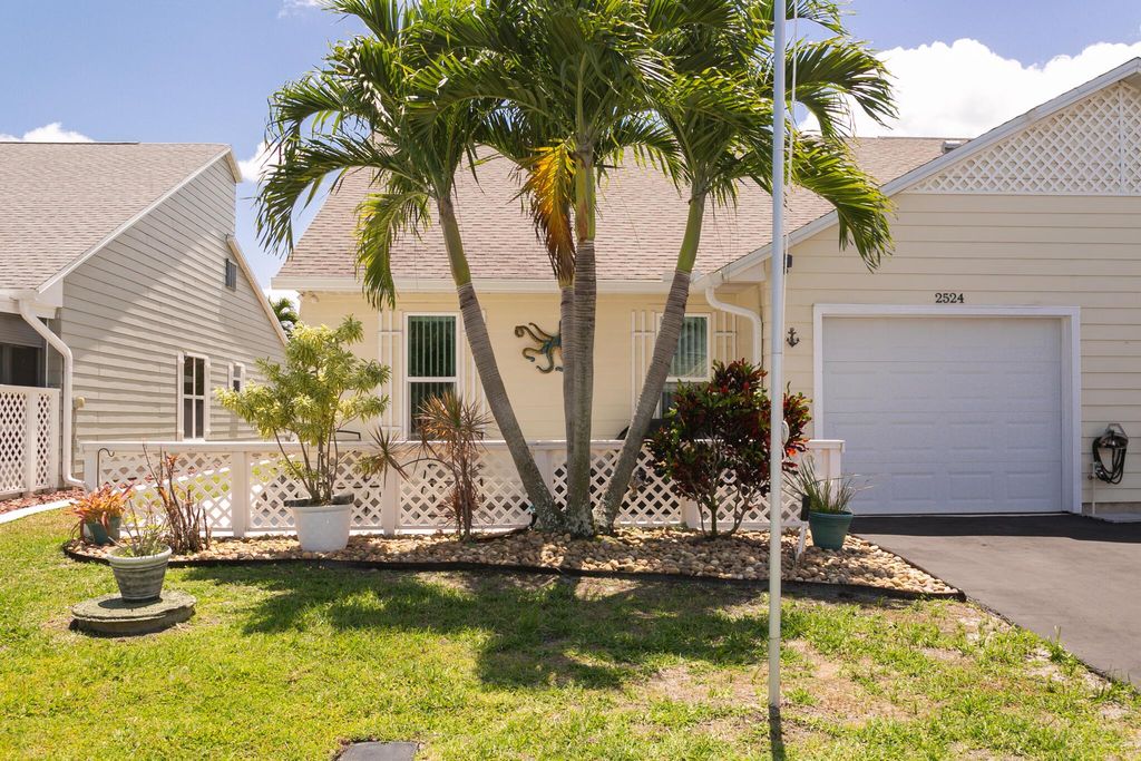 Photo of 2524 SE Tropical East Circle E, Port Saint Lucie, FL 34952 (MLS # R11082340)