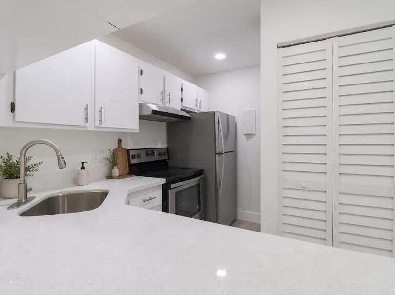 Properties 614 Sea Pine Way H2