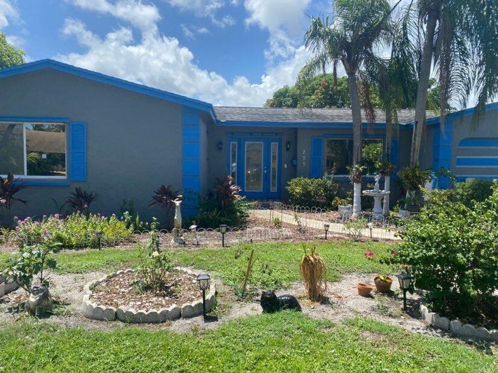 Photo of 225 N Chillingworth Drive Dr, West Palm Beach, FL 33409 (MLS # R10829752)