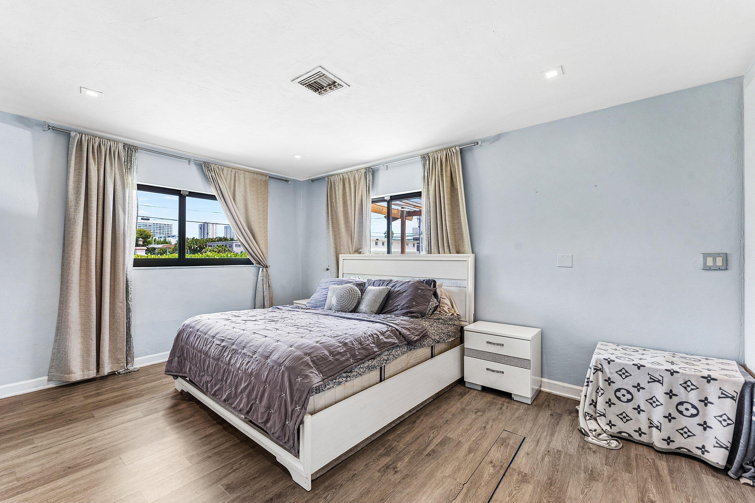 HARBOR VILLAGE SEC - Residential