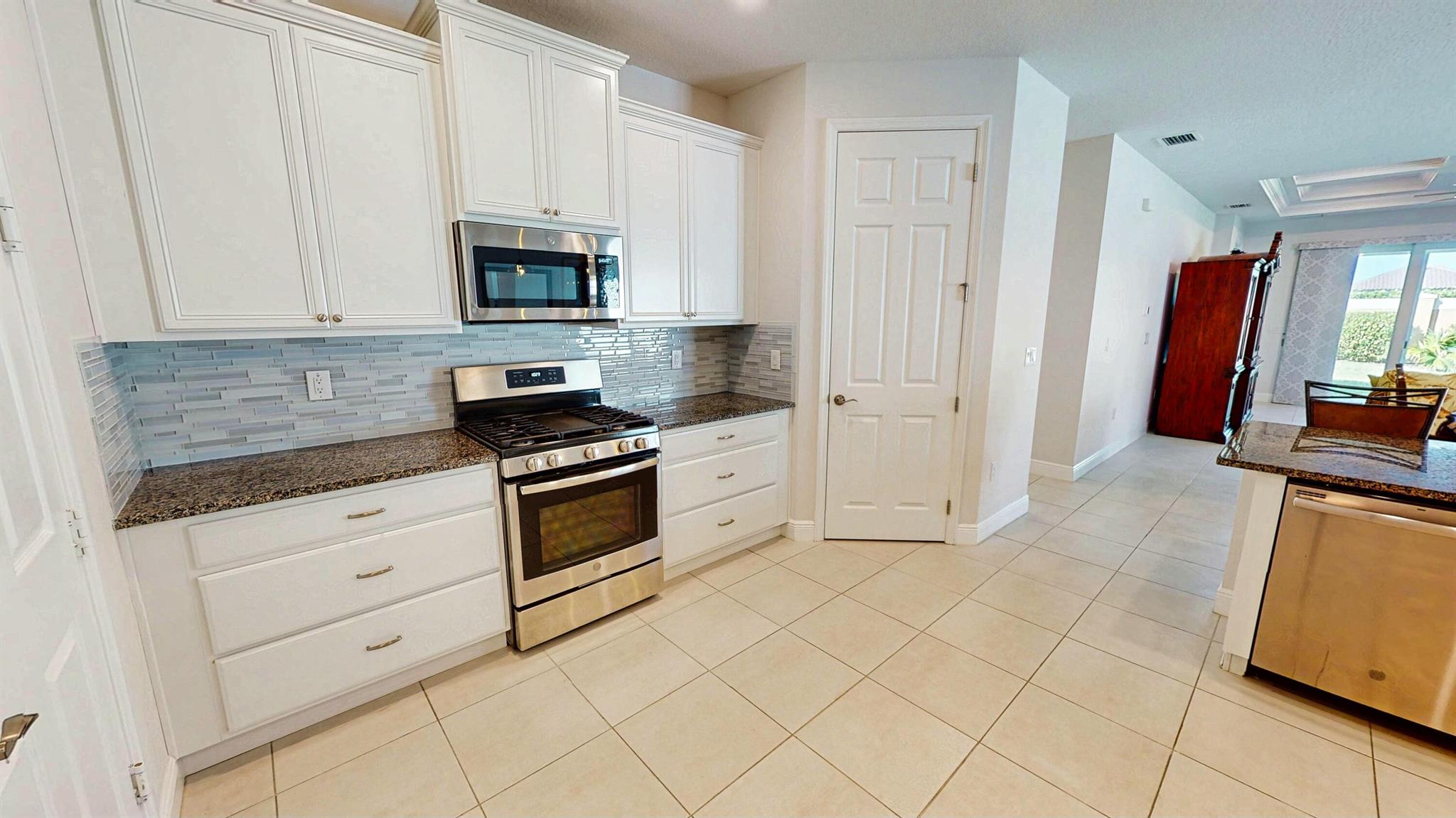 10039 SW Indian Lilac Trail