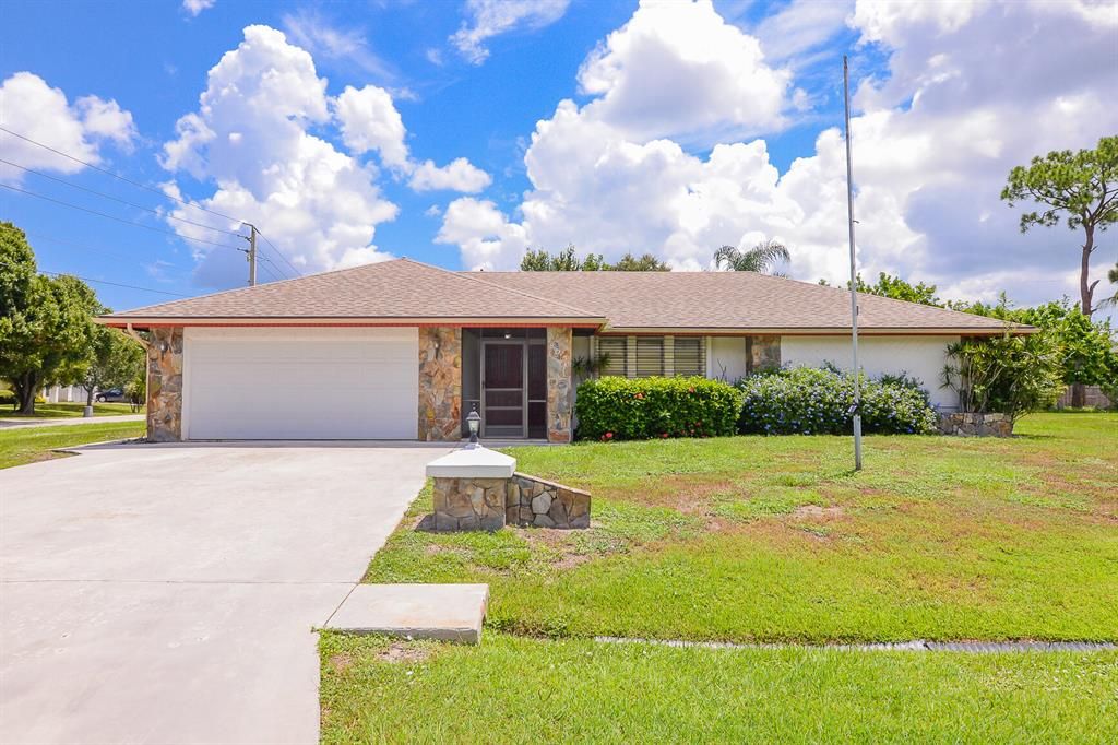Photo of 805 SE Preston Lane, Port Saint Lucie, FL 34983 (MLS # R10742854)
