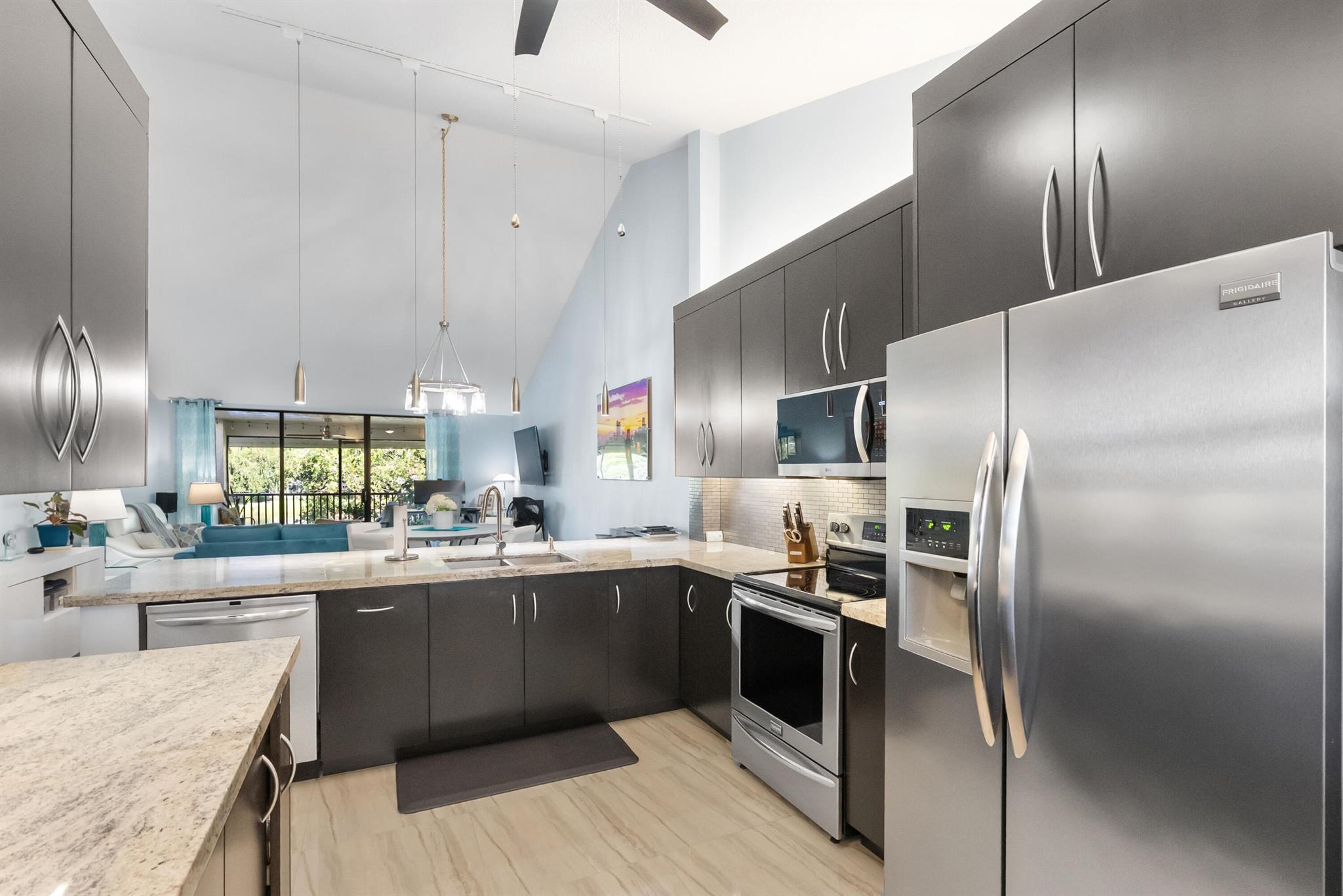 BRIARWOOD CONDO - Residential