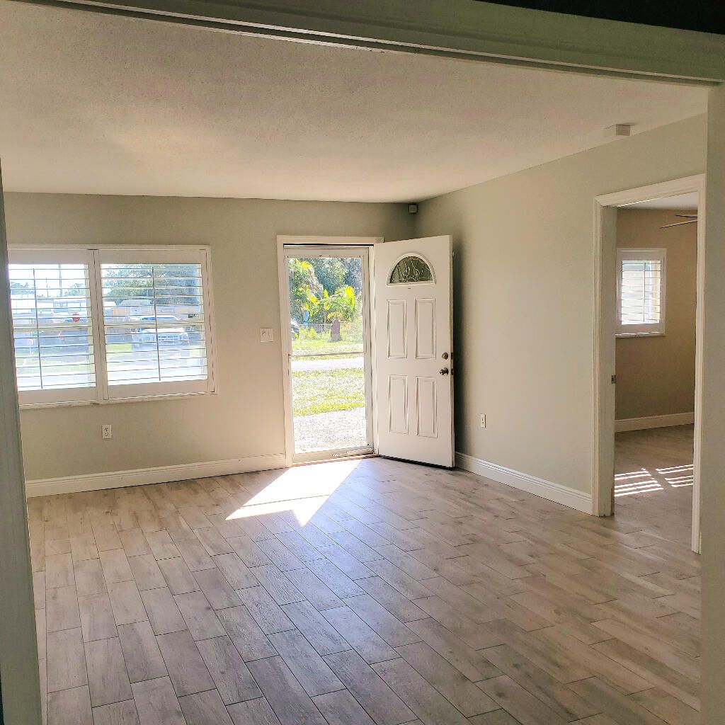 Photo of 1700 Linwood Avenue, Fort Pierce, FL 34982 (MLS # R10953052)