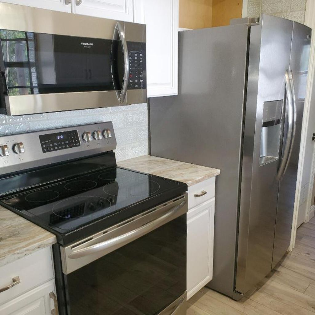 Photo of 1700 Linwood Avenue, Fort Pierce, FL 34982 (MLS # R10953052)