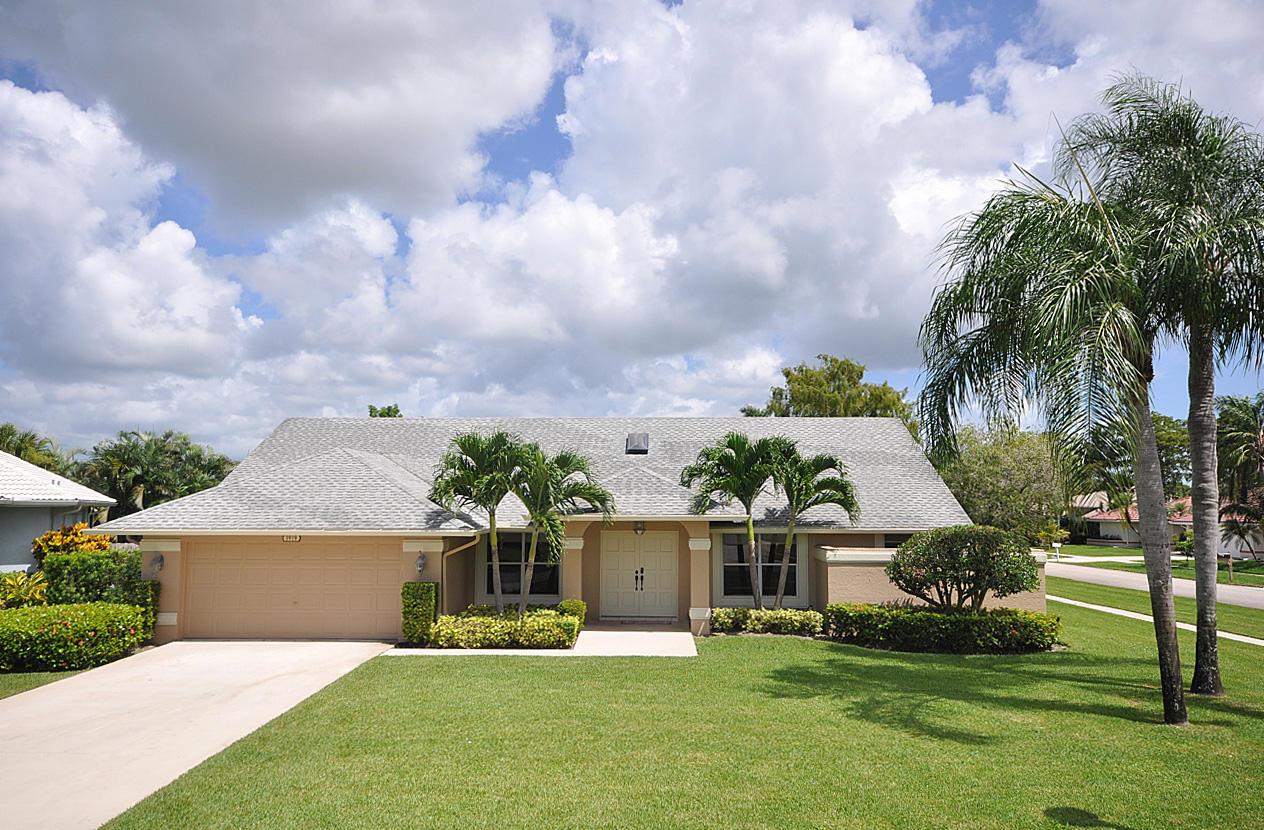 Beautiful 4 bedroom pool home located conveniently within 5 minutes of WEF and Global. This single family home is situated on a quiet cut de sac, corner lot featuring a private screened in, heated pool. This is your seasonal home away from home with a split floor plan, gorgeous open plan kitchen, great for entertaining. Ho HOA and the community has a wonderful lakeside park. Seasonal